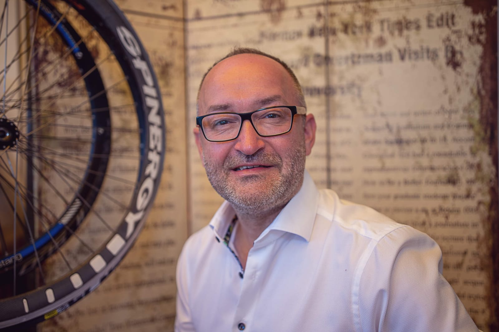 Andreas Preiser vor einem Rad