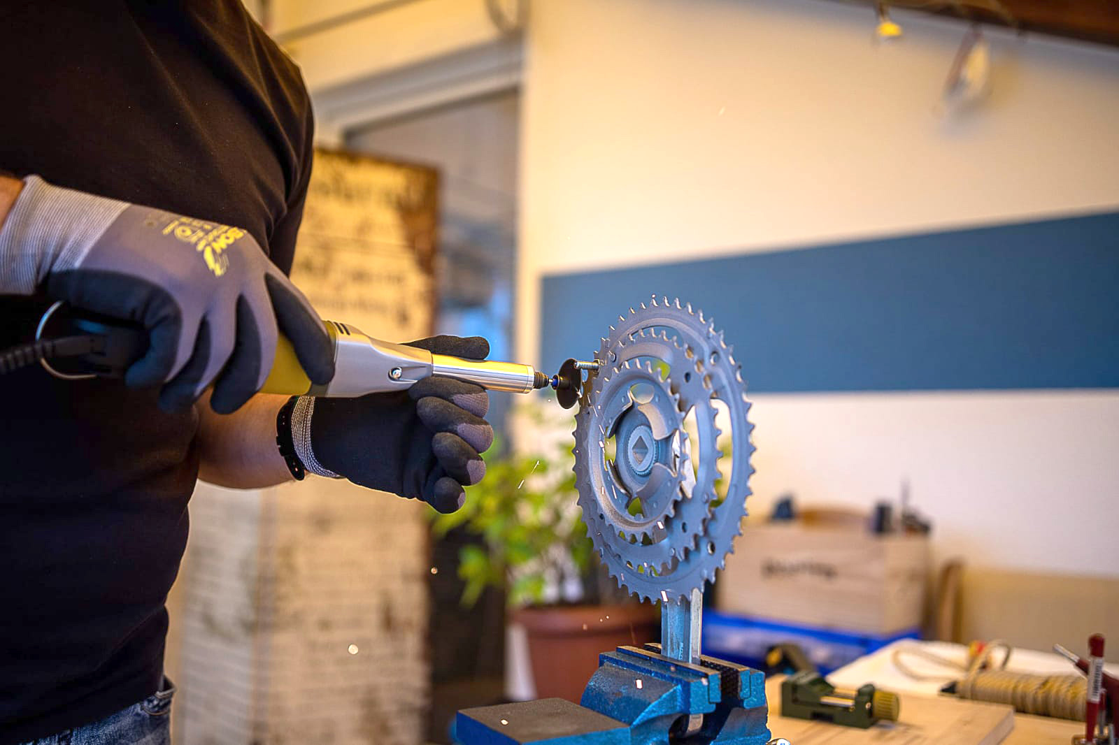 Schleifen der Fahrradteile