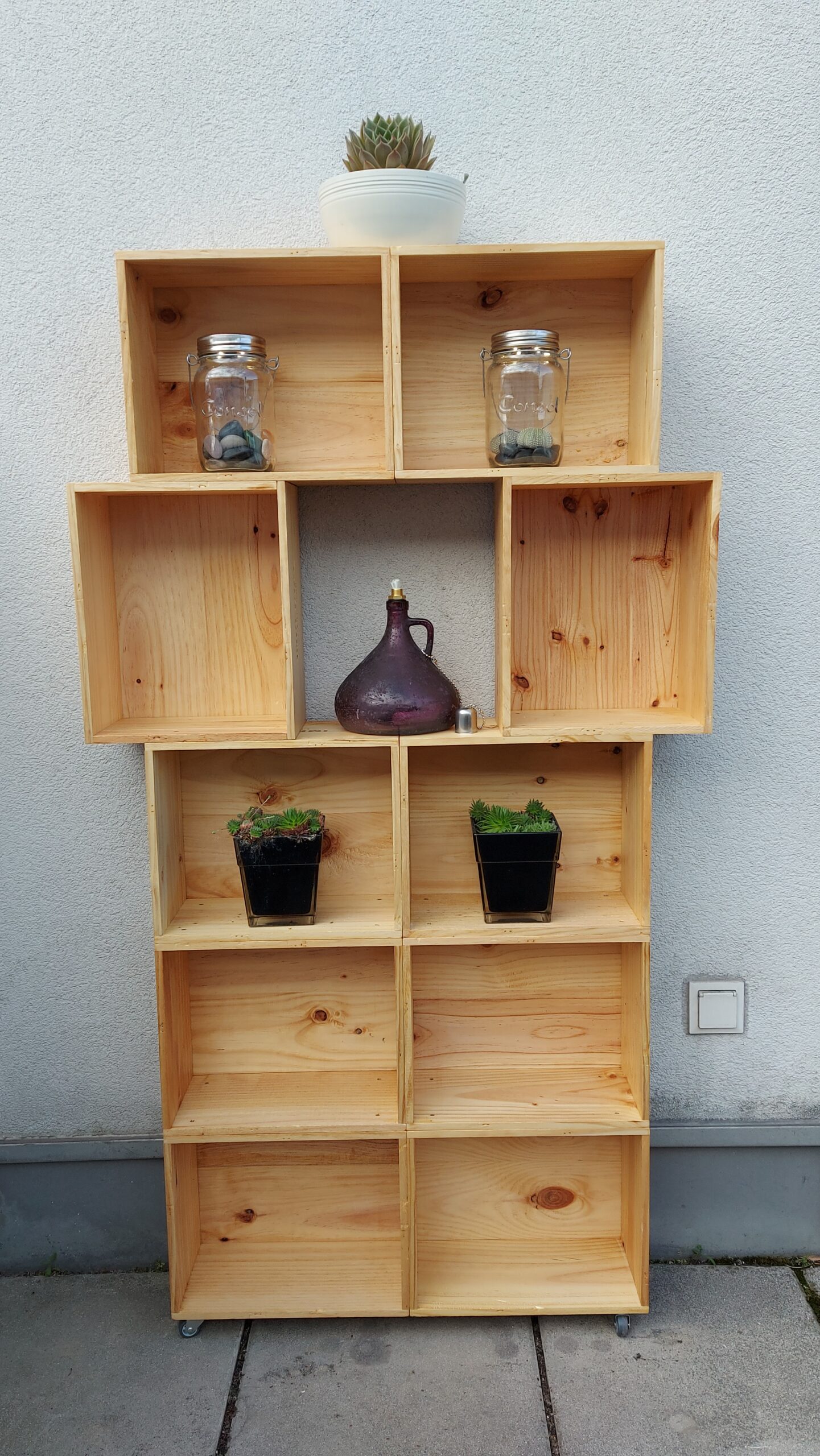 Regal für Terrasse aus Weinkisten