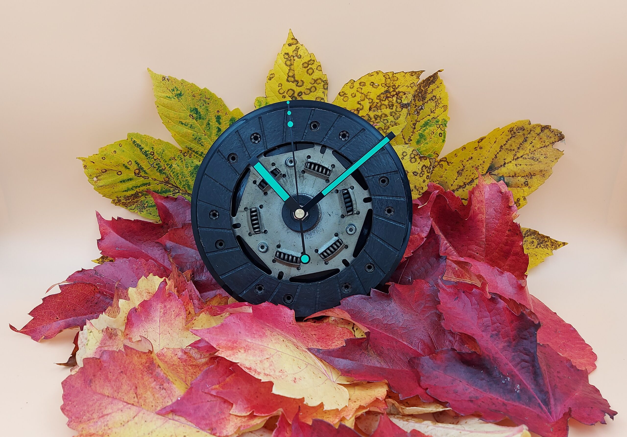 Wanduhr "Black Neon Clutch"