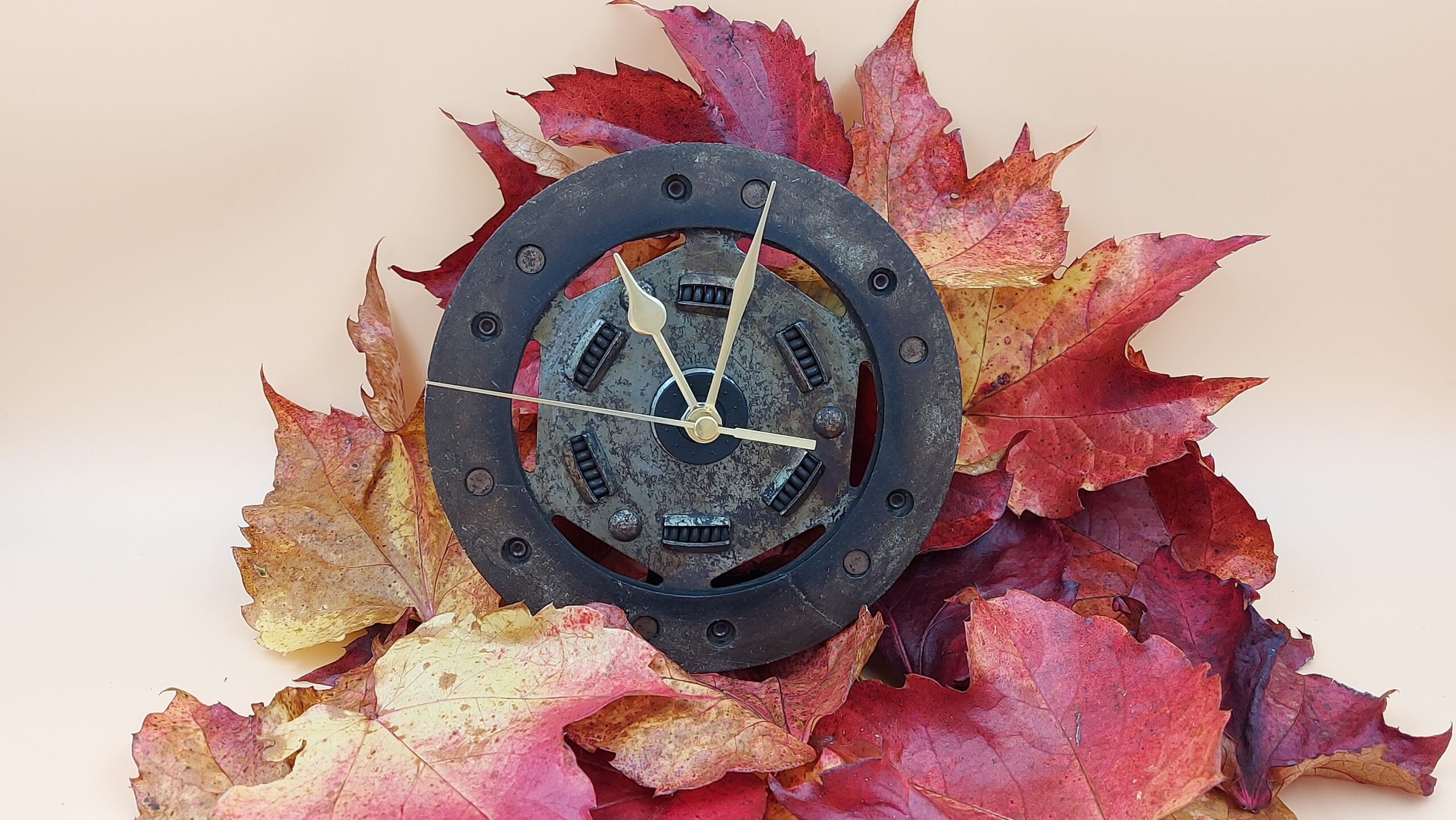 Wanduhr "Used Look Clutch"