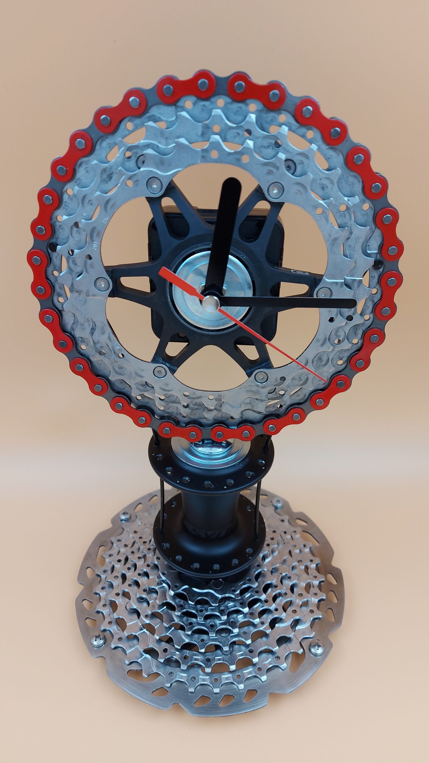 Standuhr No.2 "Red Chain"